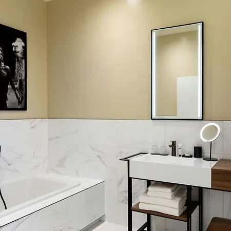 Sapphire House Antwerp, Autograph Collection 5* Antwerp
